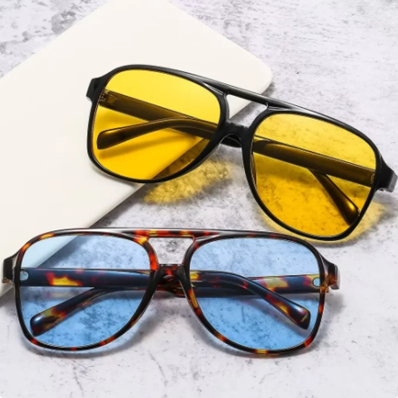 Unisex-Mode-Sonnenbrille mit U – Women'S Fashion Of The 70S Bewertung und Preis